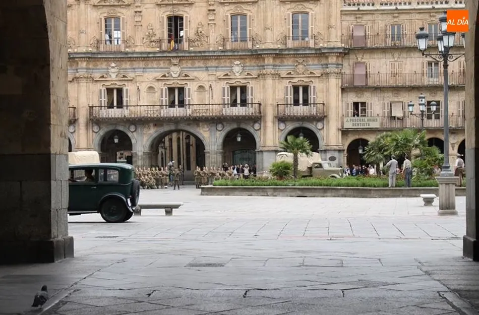 Rodaje en la Plaza Mayor de Mientras dure la guerra, de Amenábar.