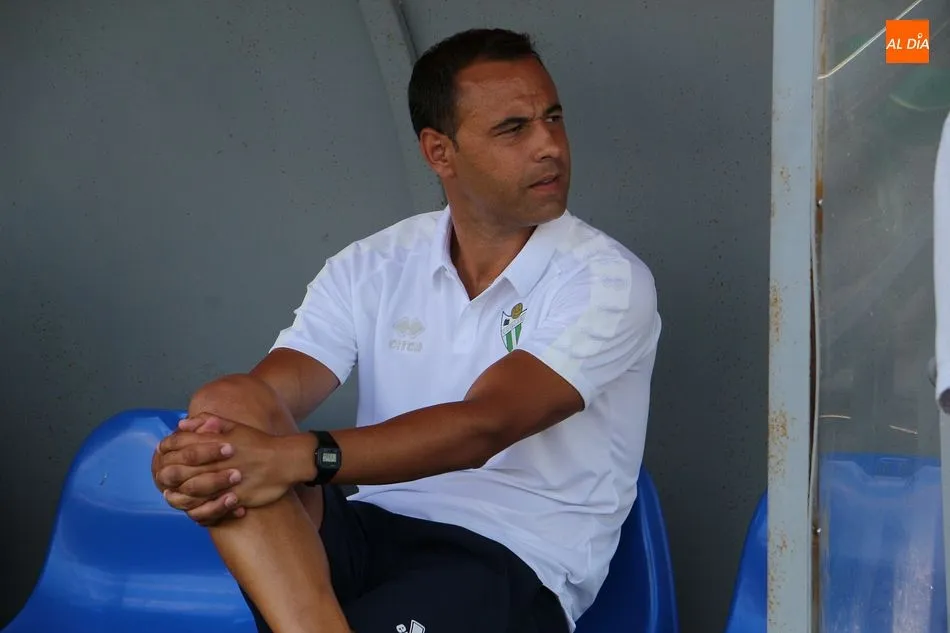 Ángel Sánchez, entrenador del CD Guijuelo