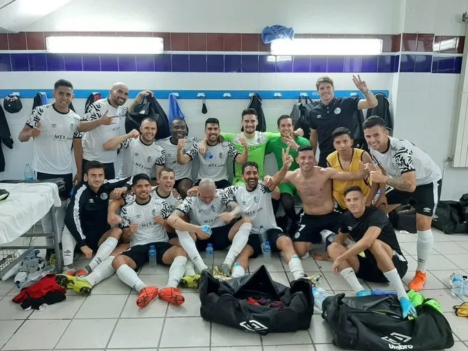 El Salamanca UDS celebra el triunfo en el vestuario / TWITTER