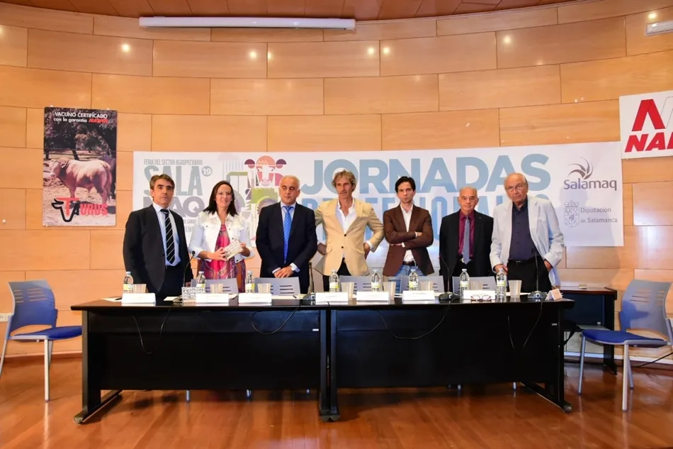 Mesa redonda sobre el toro de lidia y la tauromaquia. Foto: Salamaq