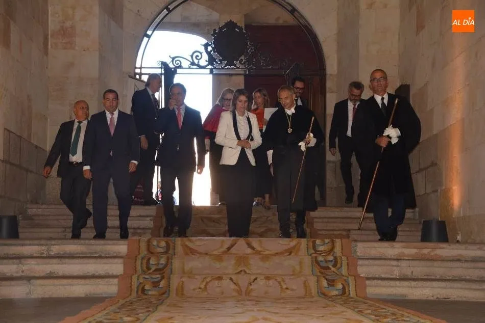 El rector Ricardo Rivero, junto a otras autoridades. Foto de Lydia González