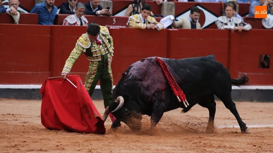 Derechazo de Diego Urdiales | Fotos: Miguel Hernández