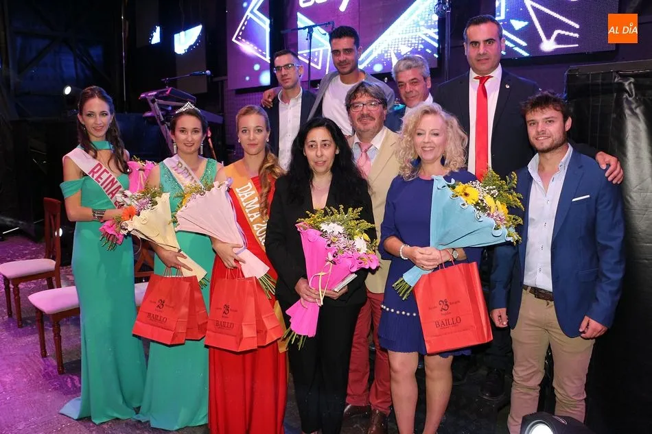 Reina, dama, pregonera, Peña del Cristo y Ayuntamiento, en el inicio de los festejos