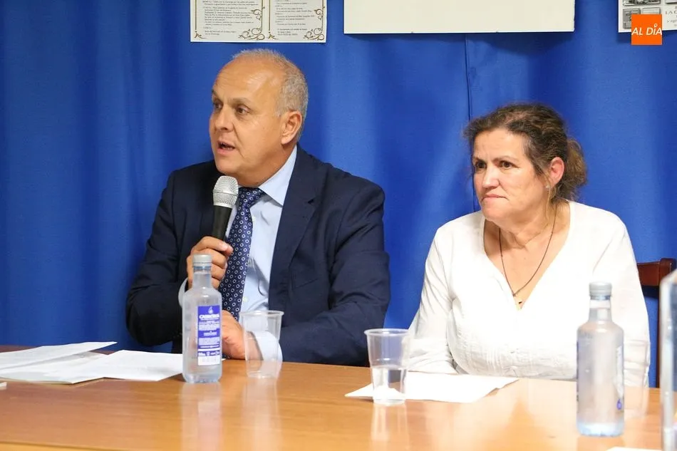 Ángel Miguel Morín, director provincial de Educación, y la alcaldesa, Nieves García