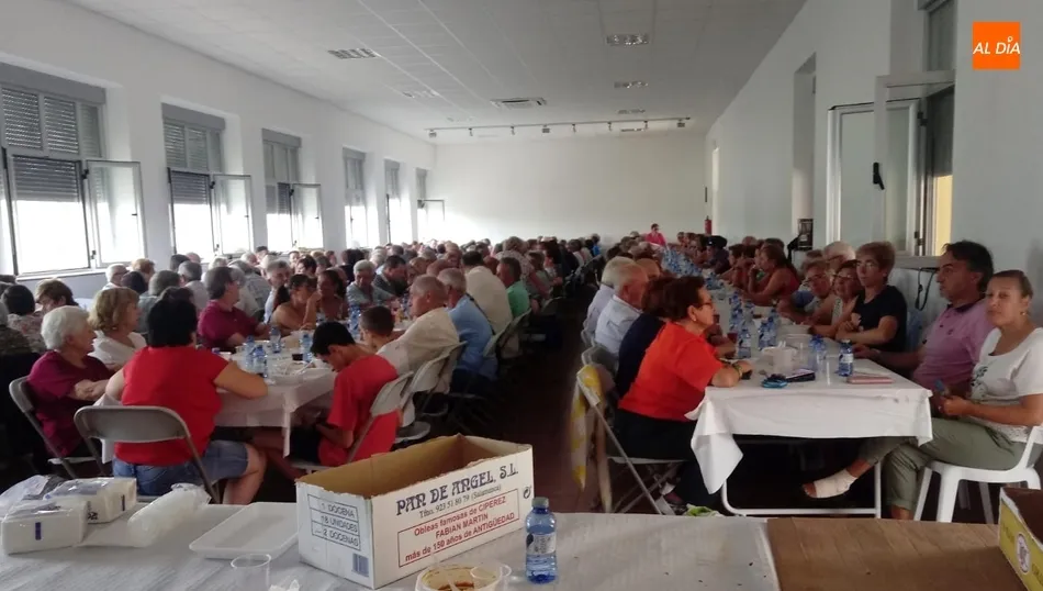 En Mieza rematan las fiestas con una degustación de carne de novillo  