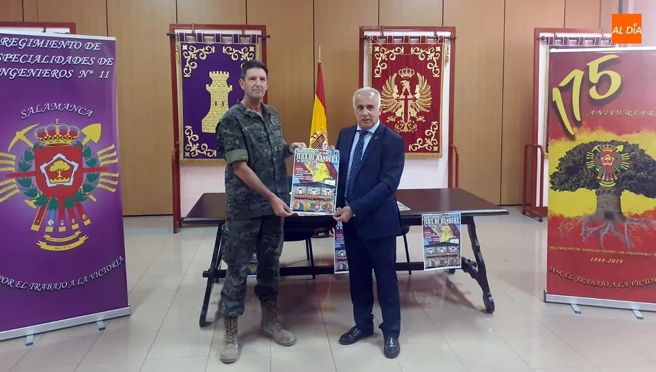 El Coronel Jefe del Regimiento, Guillermo José Rodríguez Berlandino, y el alcalde de Barruecopardo, Jesús María Ortiz