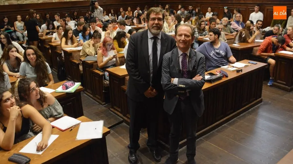 El conocido analista político Roberto Blanco Valdés ha impartido una charla en la USAL. Foto: Lydia González