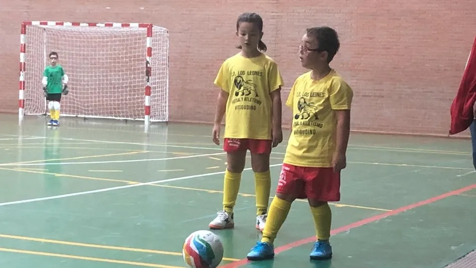 Mal sabor de boca para el equipo Benjamín federado del CD Los Leones en su debut en la...