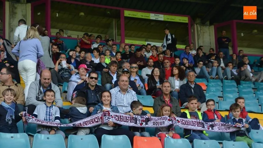 Parte de la grada / Lydia González