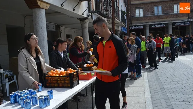 La VI Quedada BTT Ciudad de Peñaranda finalizaba con una gran paellada para los 200 participantes en la Plaza de España