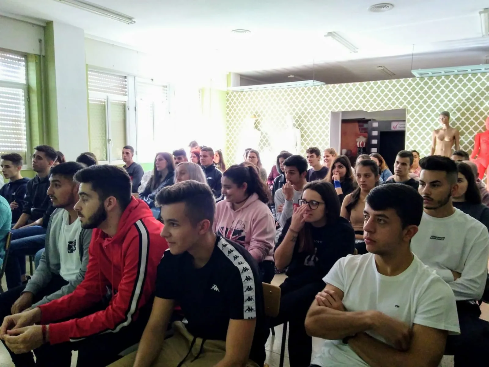 Los alumnos, durante la presentación