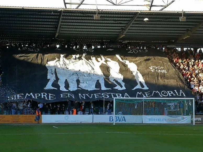 Aficionados de Unionistas, en el Helmántico / @UnionistasCF