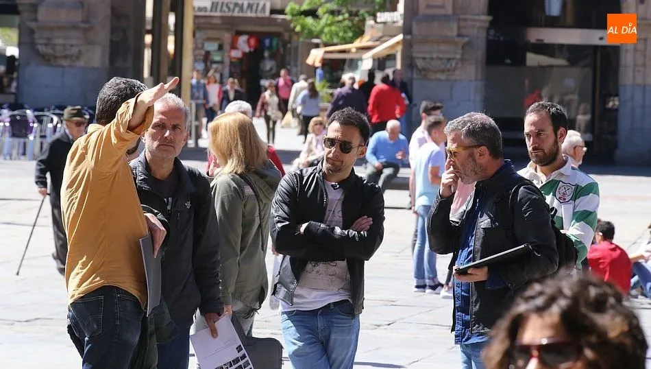 El director de cine Alejandro Amenábar en una visita anterior a la Plaza Mayor de Salamanca