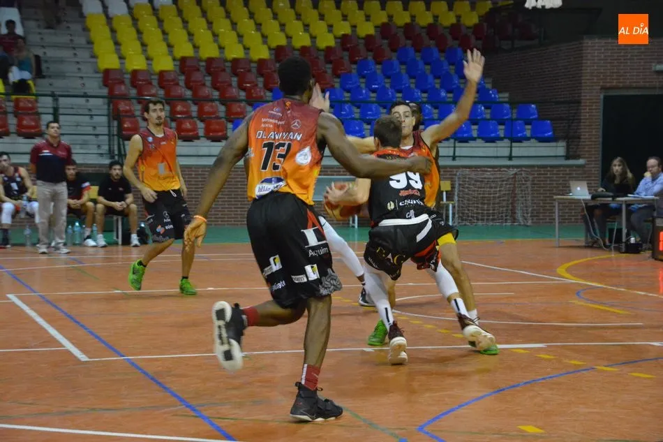 Una acción del derbi charro