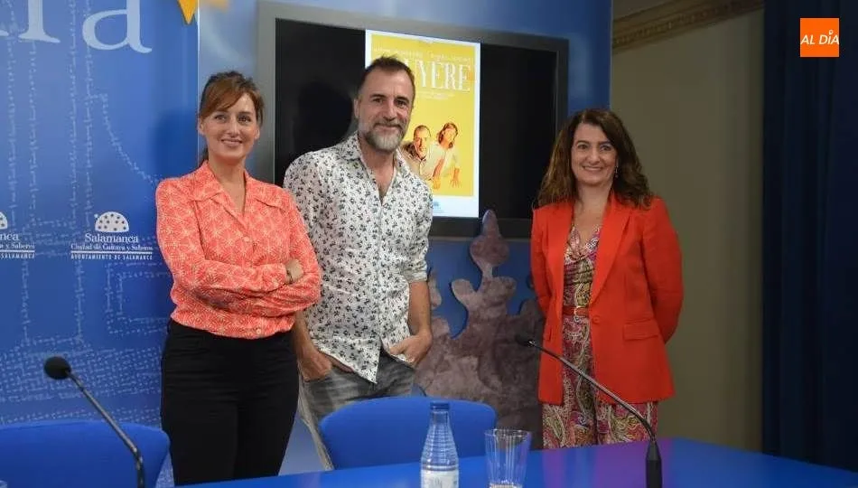 La concejala de Cultura, María Victoria Bermejo, y los actores Alfonso Mendiguchía y Patricia Estremera, en la Sala de la Palabra del Liceo