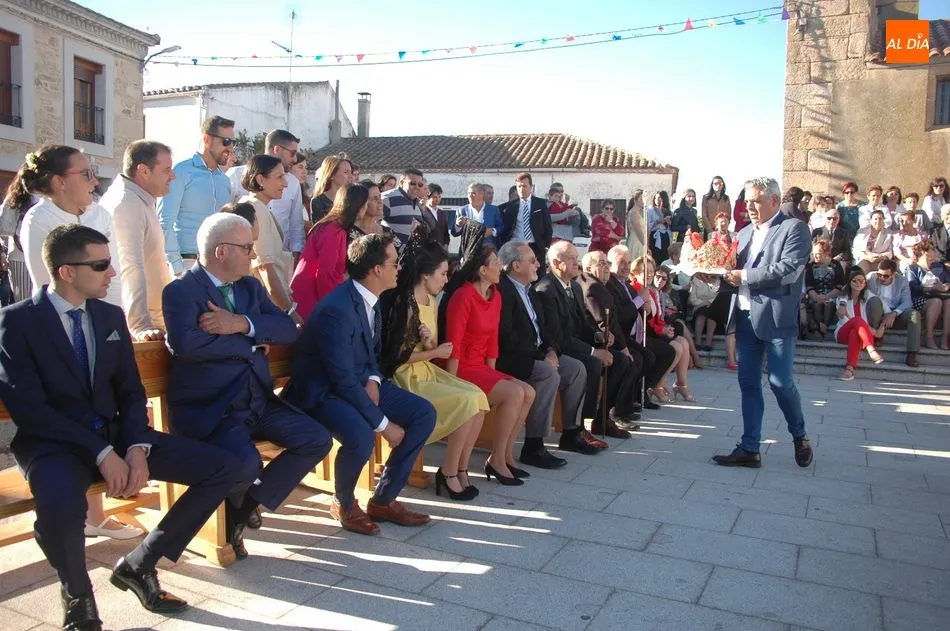 La subasta de roscas en uno de los momentos más singulares de las fiestas de las Madrinas en Valderrodrigo
