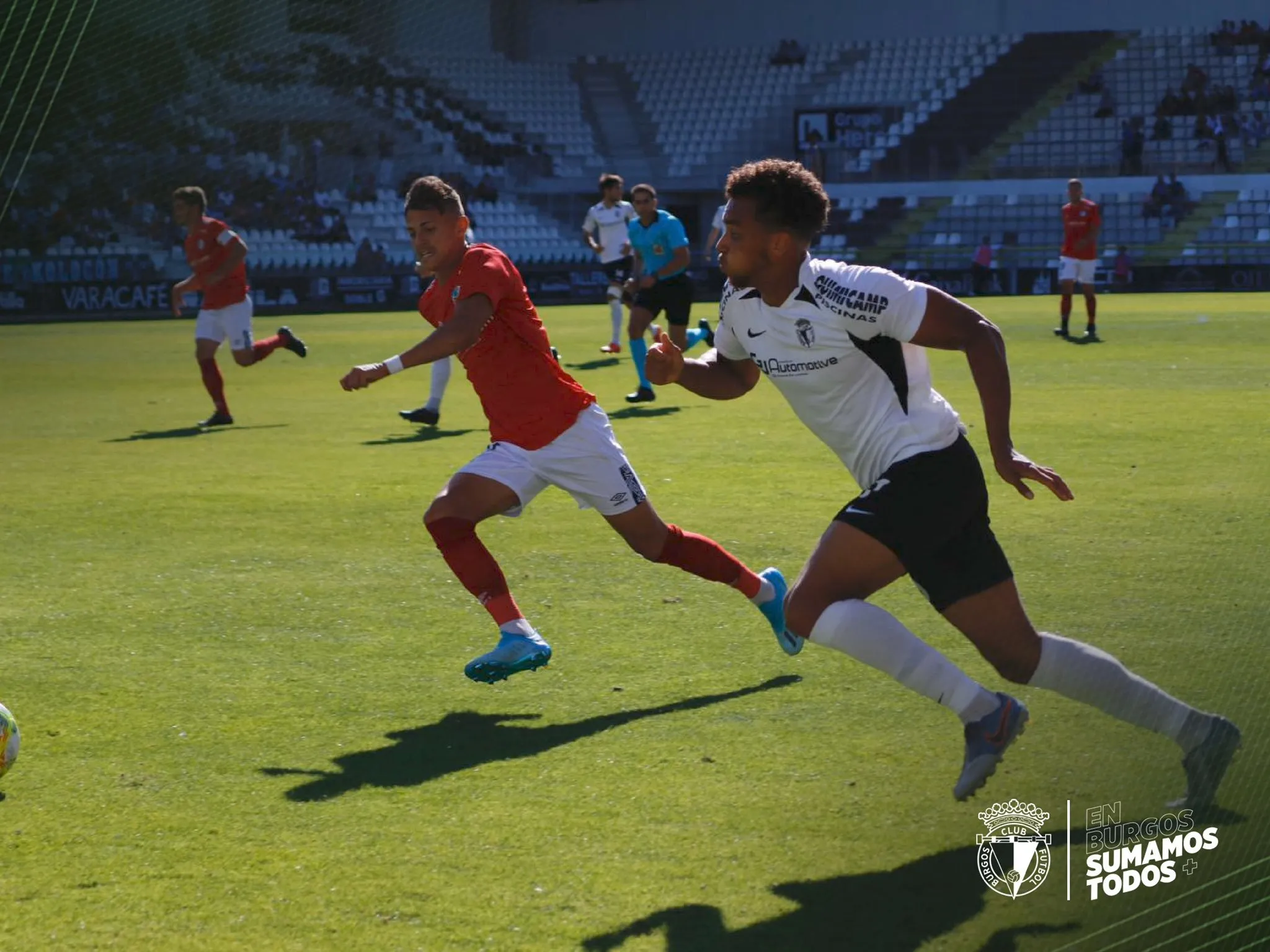 Donovan Wilson se mide con Tirlea en velocidad / Burgos CF