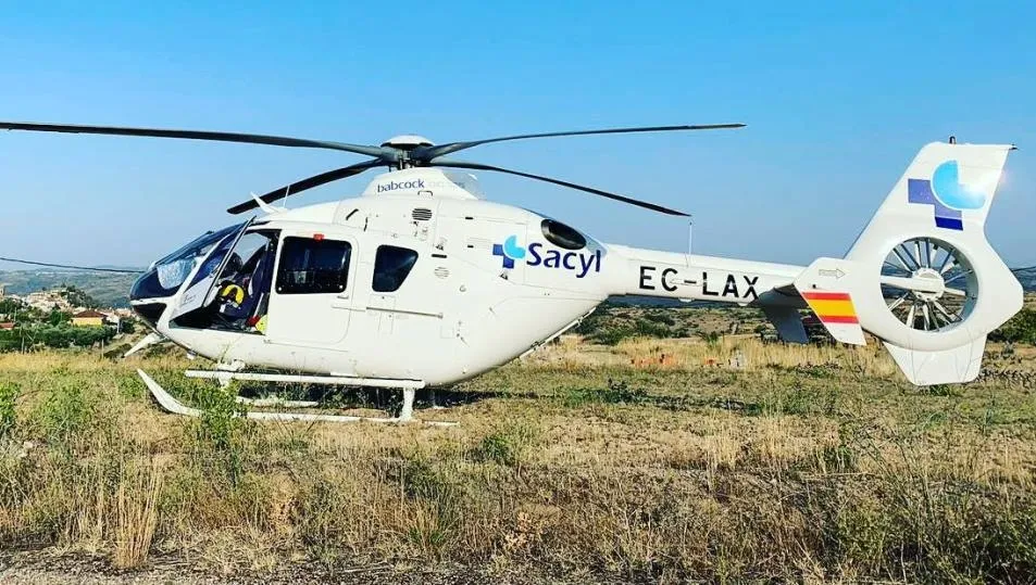 Un helicóptero medicalizado llevaba al herido  al Complejo Asistencial de Salamanca, edificio Virgen de la Vega