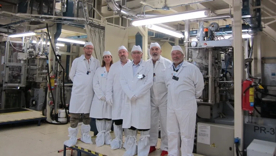 Visitantes en la fábrica de ENUSA en Salamanca