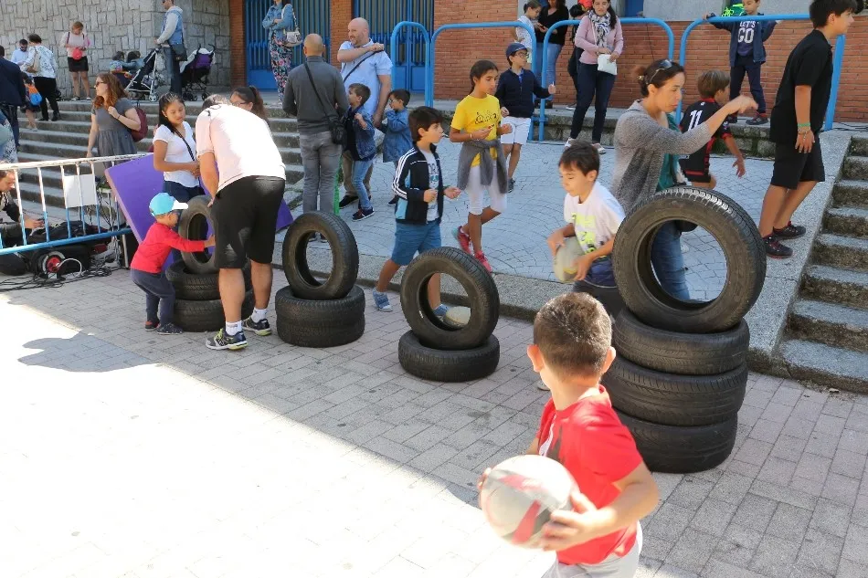 Varios niños, durante la actividad
