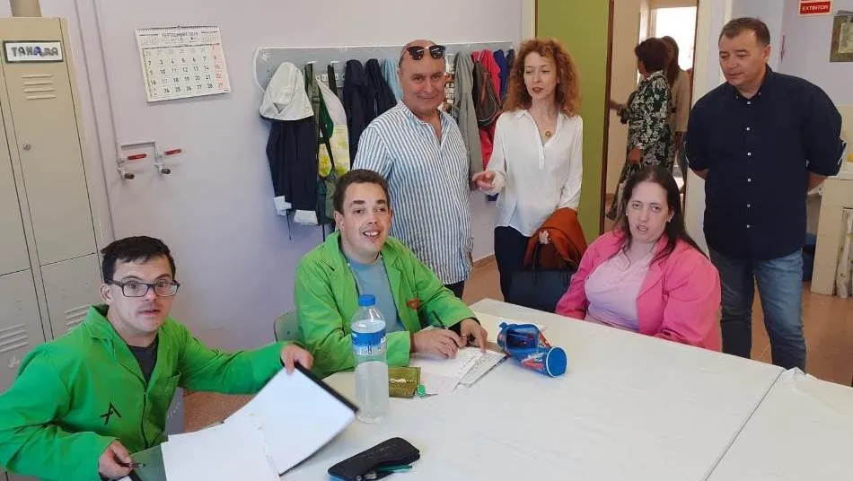 La concejala de Familia e Igualdad de Oportunidades del Ayuntamiento de Salamanca, Ana Suárez, en su visita a los talleres ocupacionales y el Centro Especial de Empleo ‘El Arca’