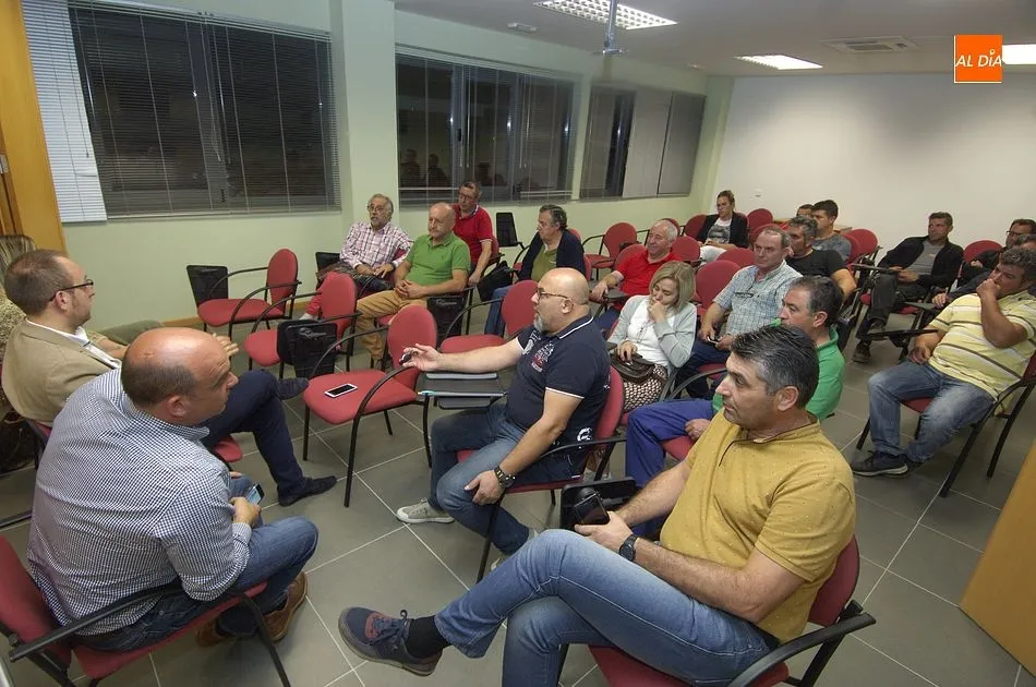 Empresarios de Las Viñas en la reunión/ Foto: Adrián M.Pastor