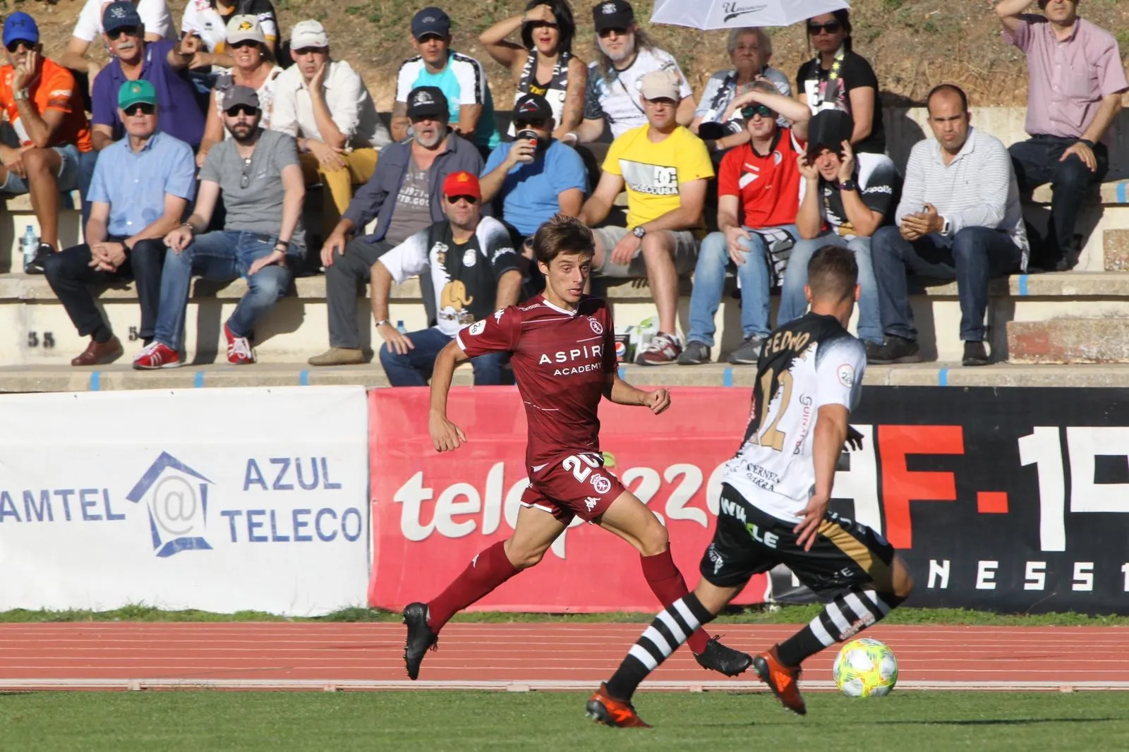 Luque, ex del Guijuelo, ante Unionistas / @CyDLeonesa