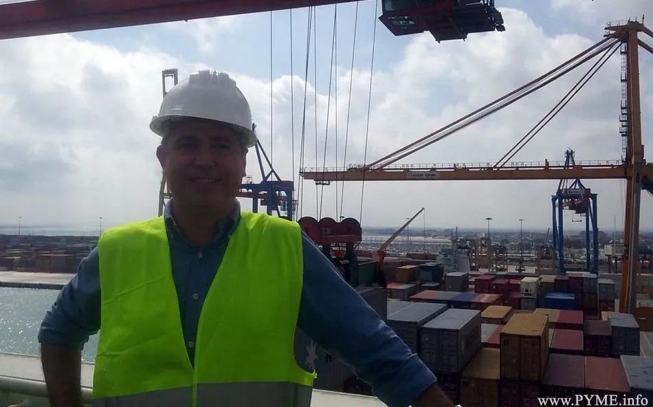 El director de la Aduana de Salamanca-CITYCESA, David Sánchez, en las instalaciones del puerto de Valencia