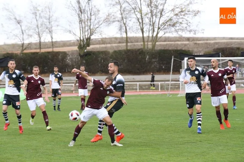 Una acción del derbi en Las Pistas del año pasado