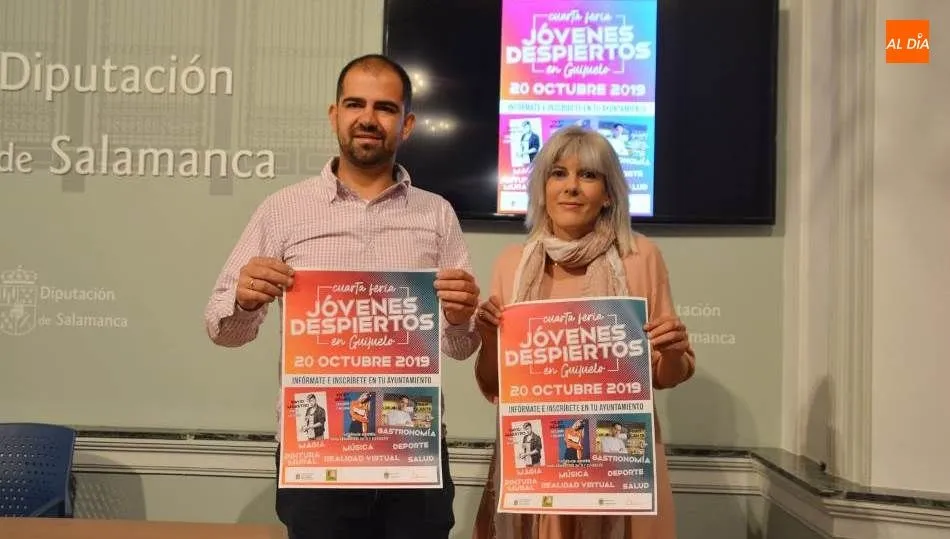 La diputada de Bienestar Social, Eva Picado, y el concejal de Juventud del Ayuntamiento de Guijuelo, Carlos Arasa