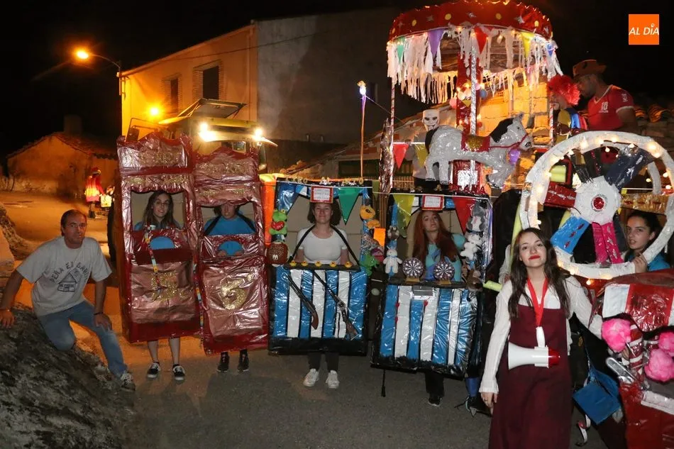 Cabeza del Caballo se supera en el desfile de carrozas