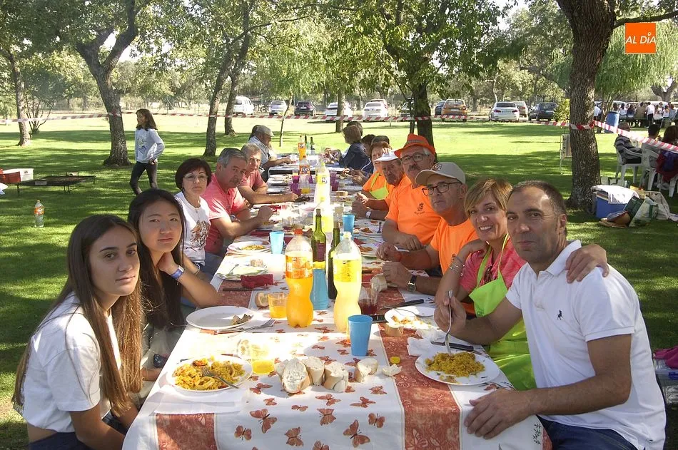 Los albenses disfrutaron de una paella y parrillada en familia/Foto: Adrián M.Pastor