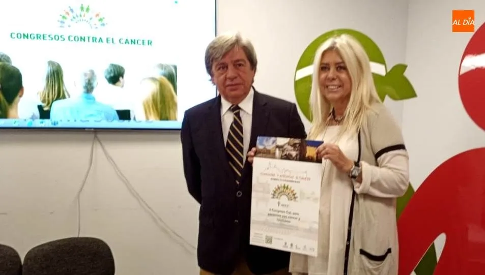 Inmaculada Rodríguez, presidenta de la AECC en Salamanca, y Juan Jesús Cruz, jefe de Servicio de Oncología Médica en el Hospital Universitario de Salamanca