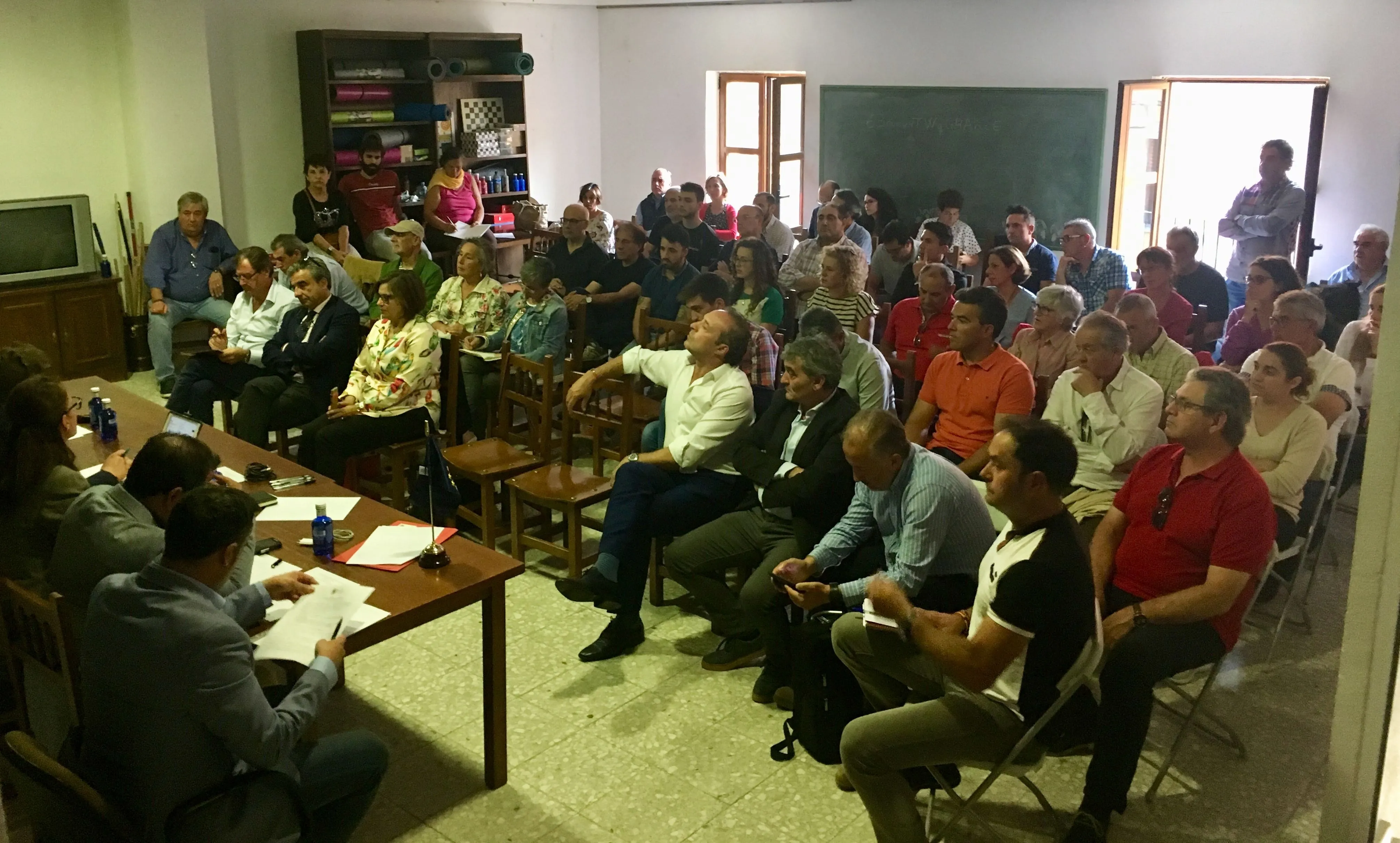 En encuentro reunió en Herguijuela de la Sierra a políticos y empresarios de la zona