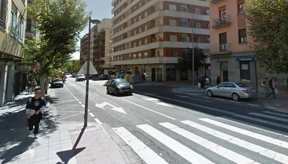 Paso de peatones de la avenida de Villamayor, donde tenía lugar este atropello. Foto de Google Maps