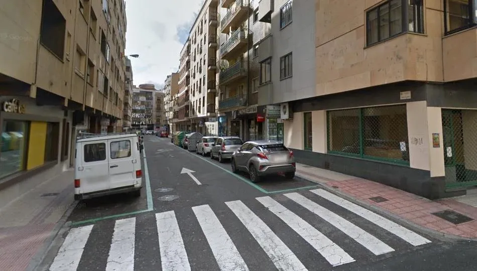 Calle Isidro Segovia, junto a la avenida de Italia, en el barrio del Oeste, donde se han llevado algunos de estos registros. Foto de Google Maps