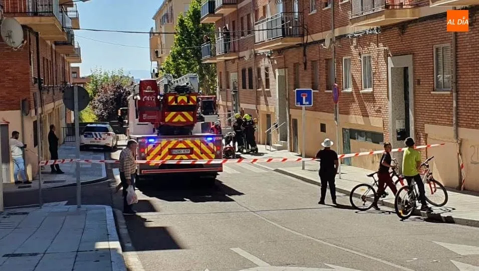 Intervención de los Bomberos en la calle Tomillar. Foto de Carlos Cuervo