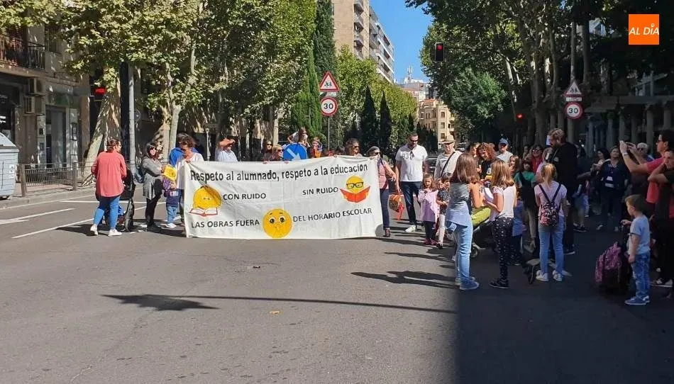 Tercer día de movilizaciones de las familias del CEIP Juan Jaén por las molestias que suponen las ...