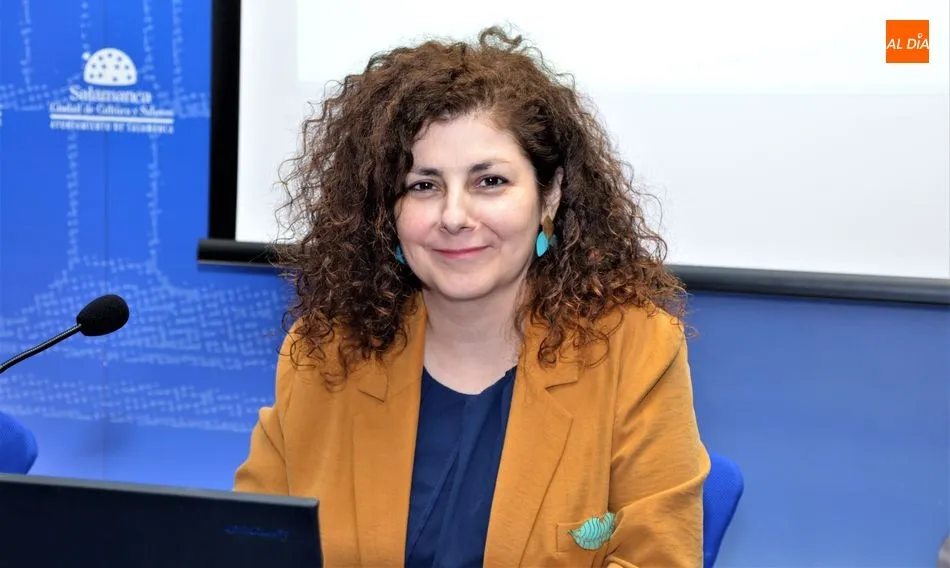 Almudena Torres, en la presentación de su libro en el Liceo. Foto: Ángel Merino