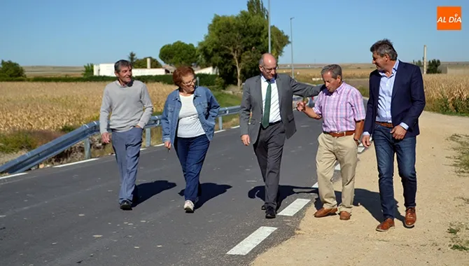 El presidente de la Diputación, Javier Iglesias, visitaba el renovado tramo de carretera de Alconada