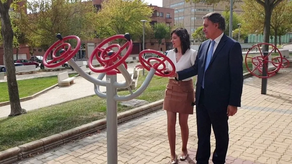 El alcalde, Carlos García Carbayo, junto al a la concejal de Medio Ambiente, Myriam Rodríguez, en el bulevar del Padre Enrique Basave