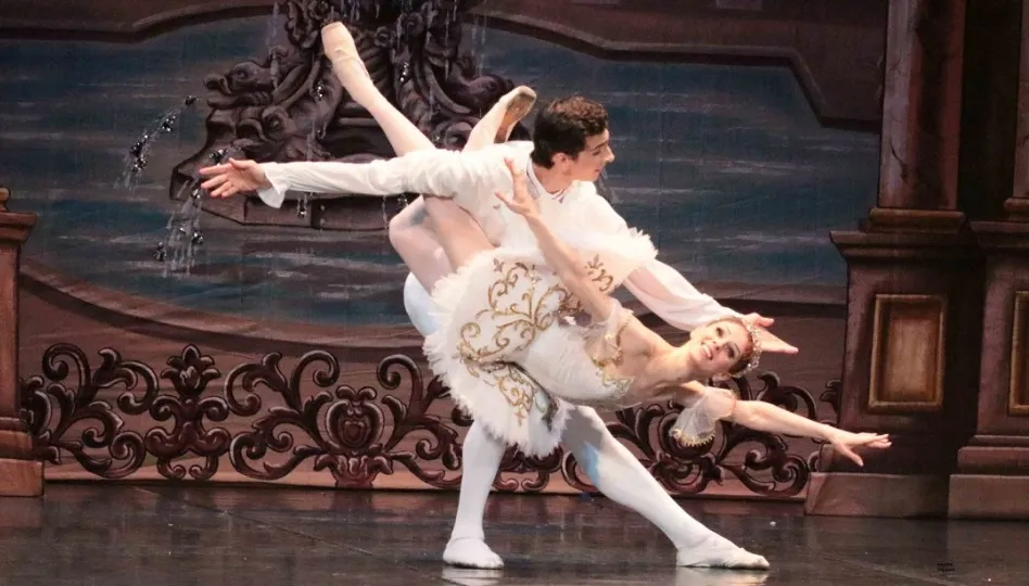 La compañía cuenta con grandes solistas internacionales, ganadores de múltiples prestigiosas competiciones de ballet