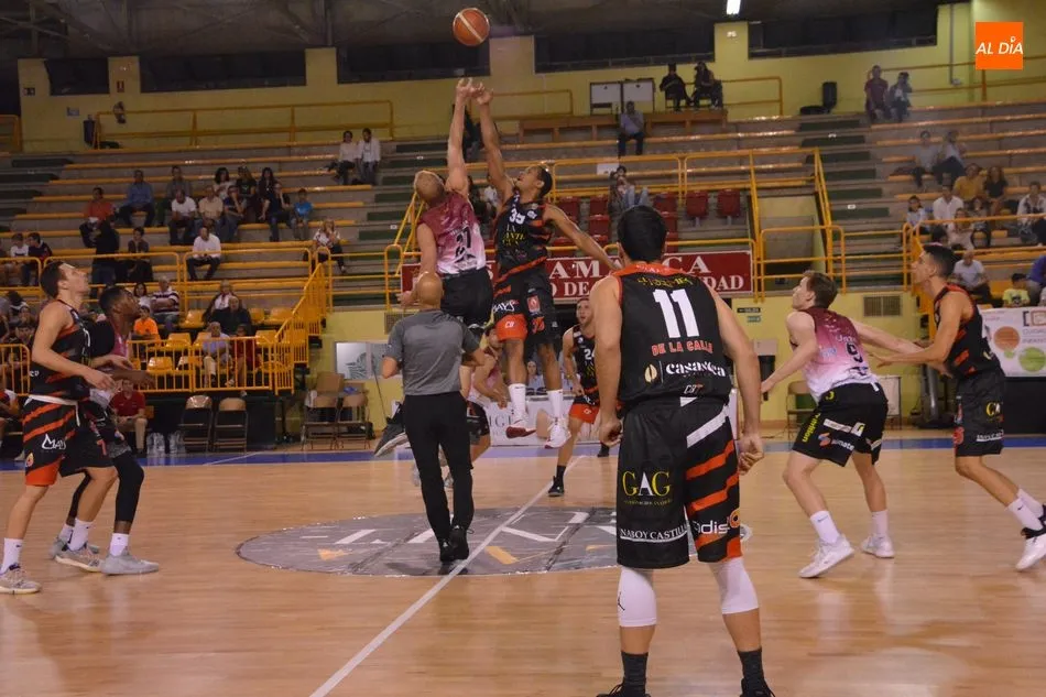 Salto inicial en el derbi