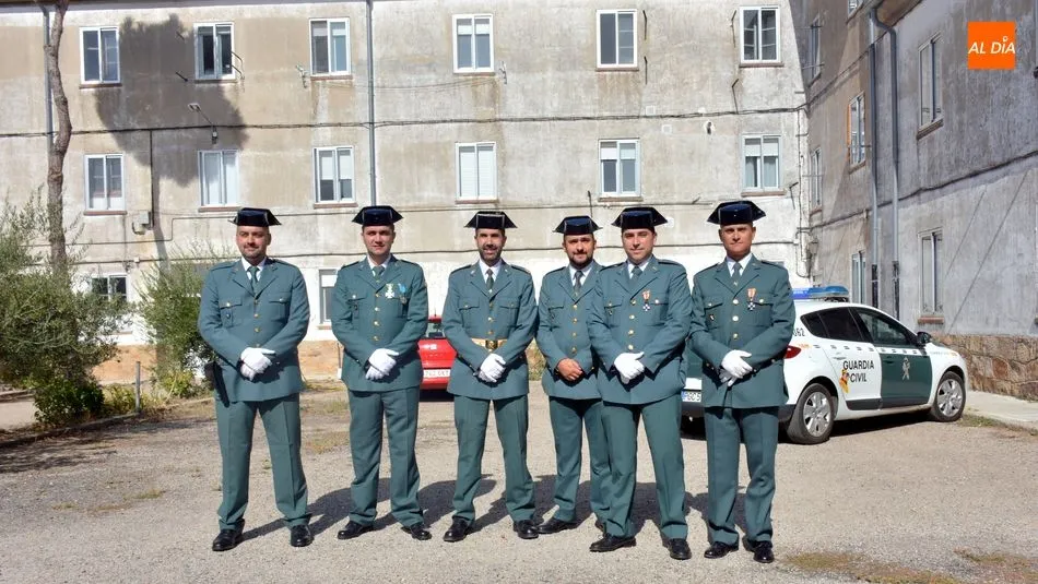 Miembros de la Guardia Civil en el patio de la casa cuartel de Lumbrales / E. Corredera