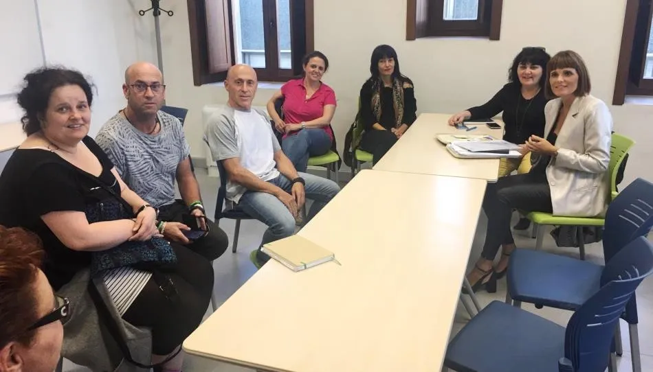 La concejala de Participación Social y Voluntariado, Almudena Parres, en una de sus reuniones con asociaciones y entidades de la ciudad