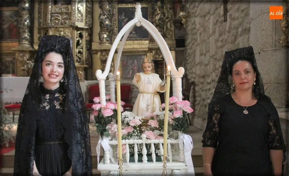 María del Carmen Bravo y Silvia Bravo ejercen este año de Madrinas en los actos que se celebran en honor al Niño Jesús en Bogajo