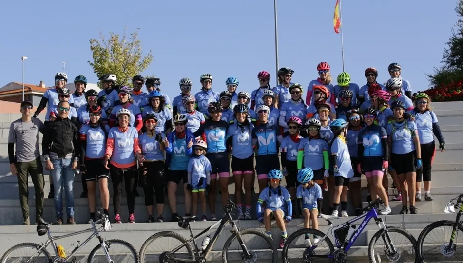 Participantes de este encuentro ciclista para mujeres en Carbajosa de la Sagrada