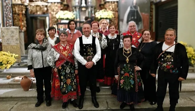 El grupo Los Cuatro Caños participaba en la eucaristía por el 350 aniversario de las Madres Carmelitas