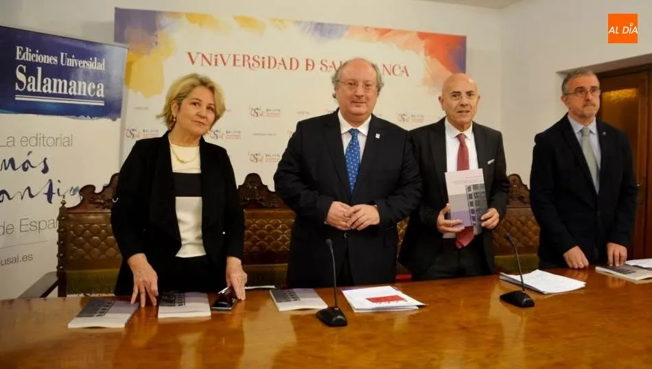 Enrique Cabero, vicerrector de Política Académica y Participación Social; José Luis de las Heras Santos, director de Ediciones USAL; María José Turrión, codirectora de la Colección Memoria de Mujer; y Francisco Javier Lorenzo Pinar, catedrático de Histori
