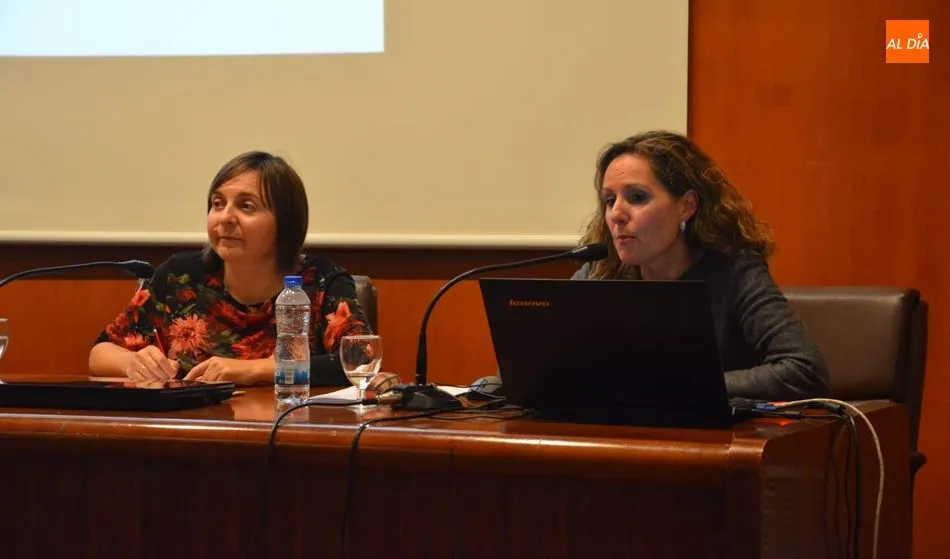  Mª Ángeles Recio Ariza ha imprtido la conferencia a los alumnos del Programa Interuniversitario de la Experiencia. Foto: Lydia González